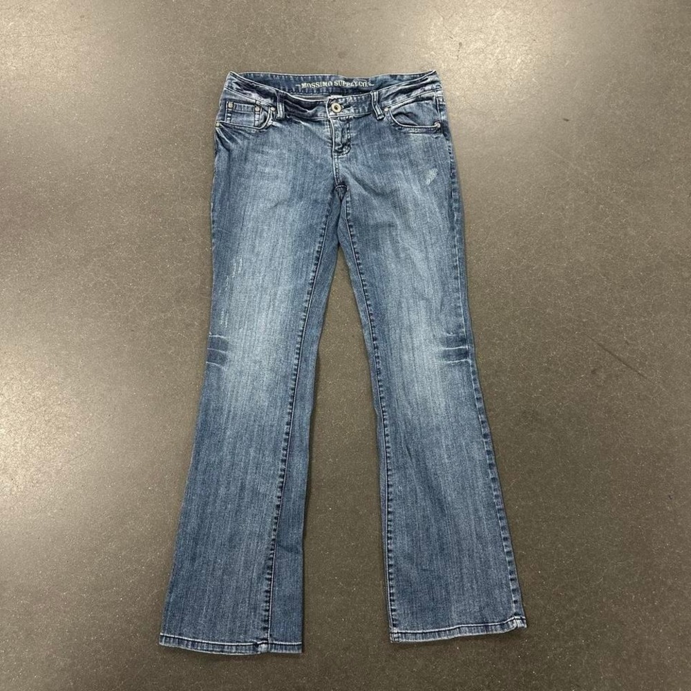 Mossimo Low rise blue bootcut jeans w nice fade Size [32x31]